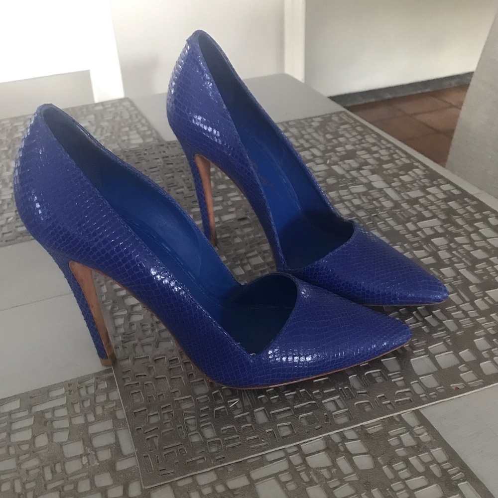 Alice and Olivia blue pumps size. 38 /  7 1/2